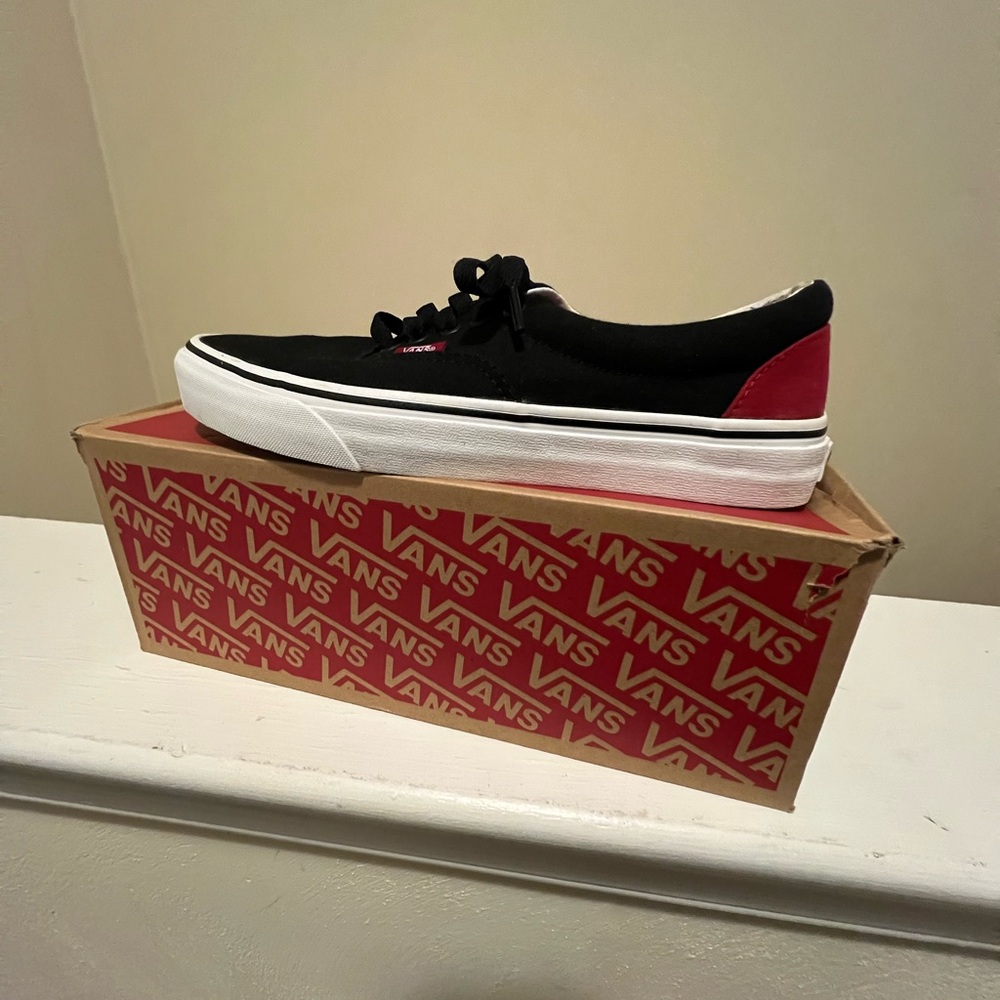 Vans low cut sneaker / w box